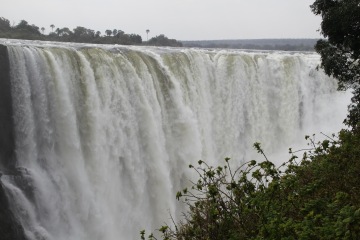 Viktoriiny vodopády ze zambijské a zimbabwské strany