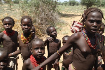 Zabahněné krásky i obří zlomený most (Keňa)