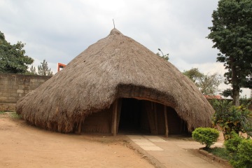 Ugandské národní parky a zničené hrobky v Kasubi
