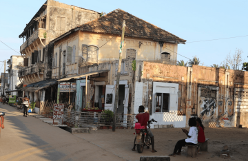 Grand Bassam a největší křesťanská stavba světa v Pobřeží Slonoviny